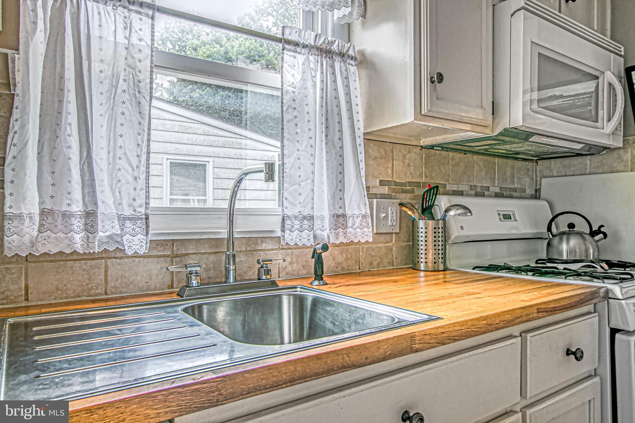 174 Franklyn Road Ewing, NJ 08628 - Photo 7 of 26 Kitchen-Beautifully Upgraded