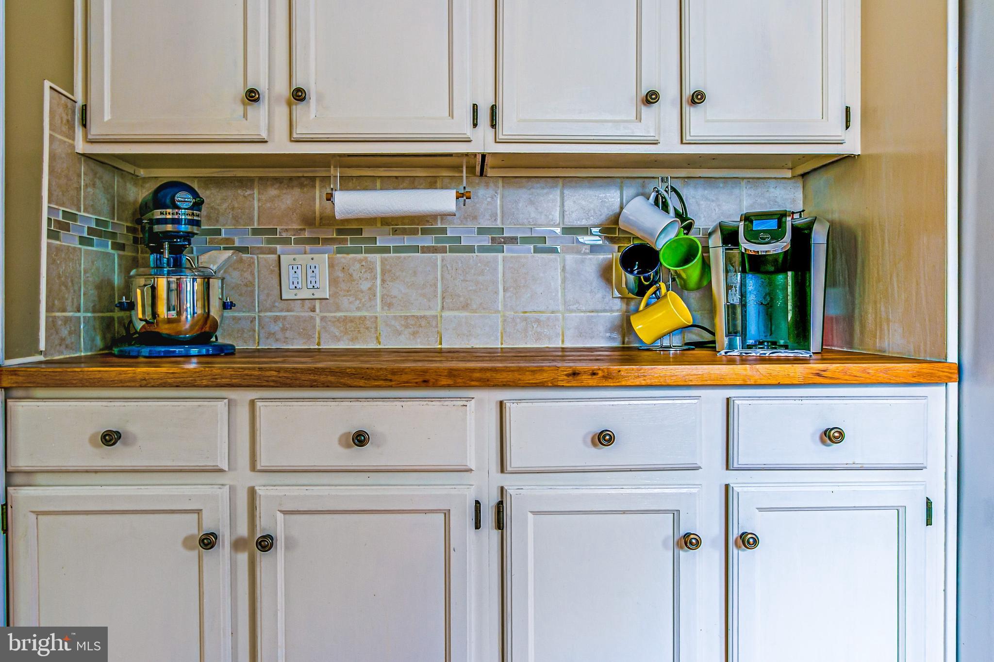 174 Franklyn Road Ewing, NJ 08628 - Photo 8 of 26 Kitchen-Tile Back Splash