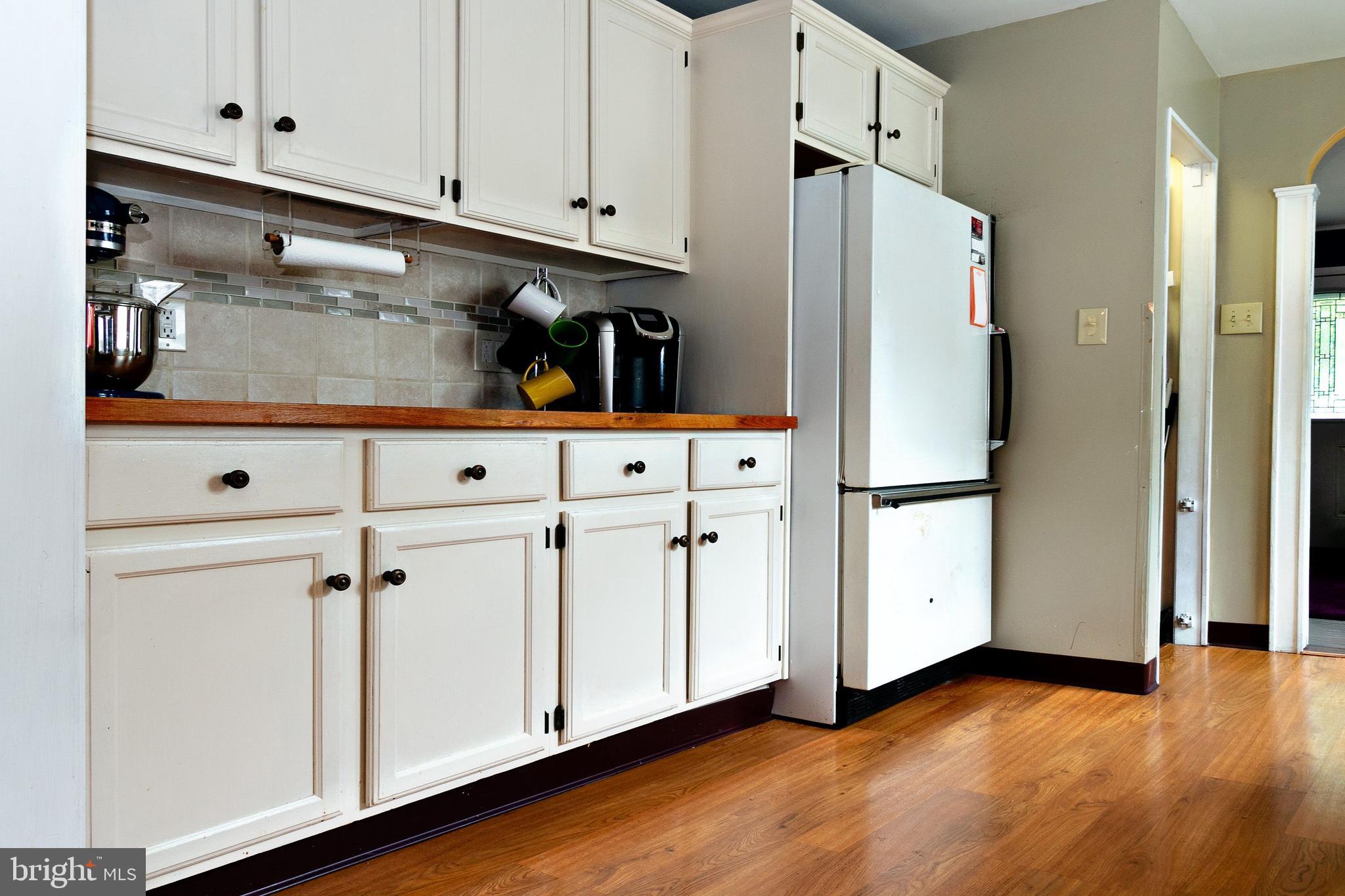 174 Franklyn Road Ewing, NJ 08628 - Photo 10 of 26 Kitchen-Refrigerator Included
