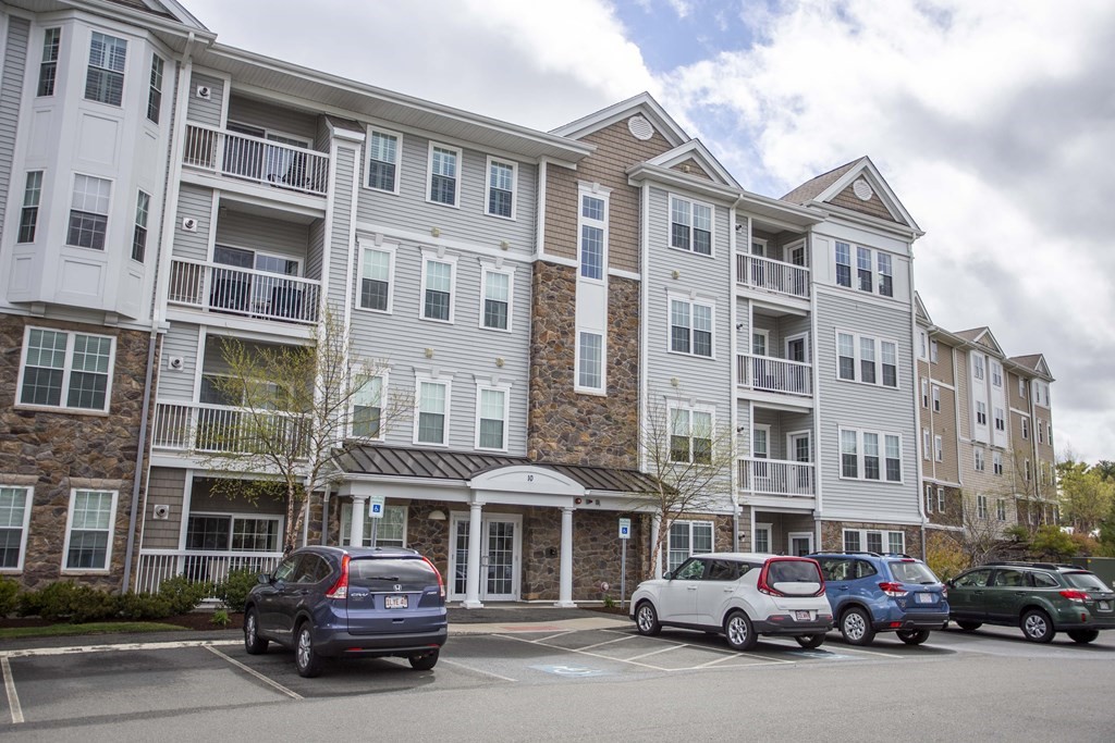10 Abigail Way, Unit 3004 Reading, MA 01867 - Photo 1 of 32 a building view