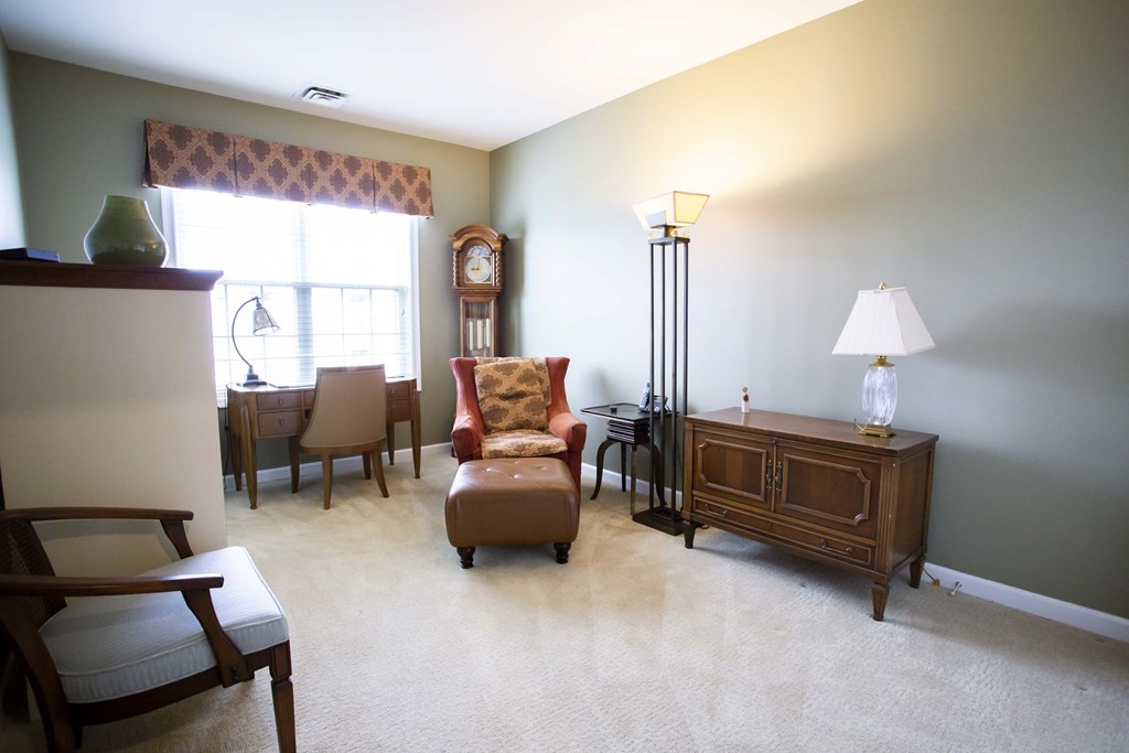 10 Abigail Way, Unit 3004 Reading, MA 01867 - Photo 6 of 32 a living room with furniture