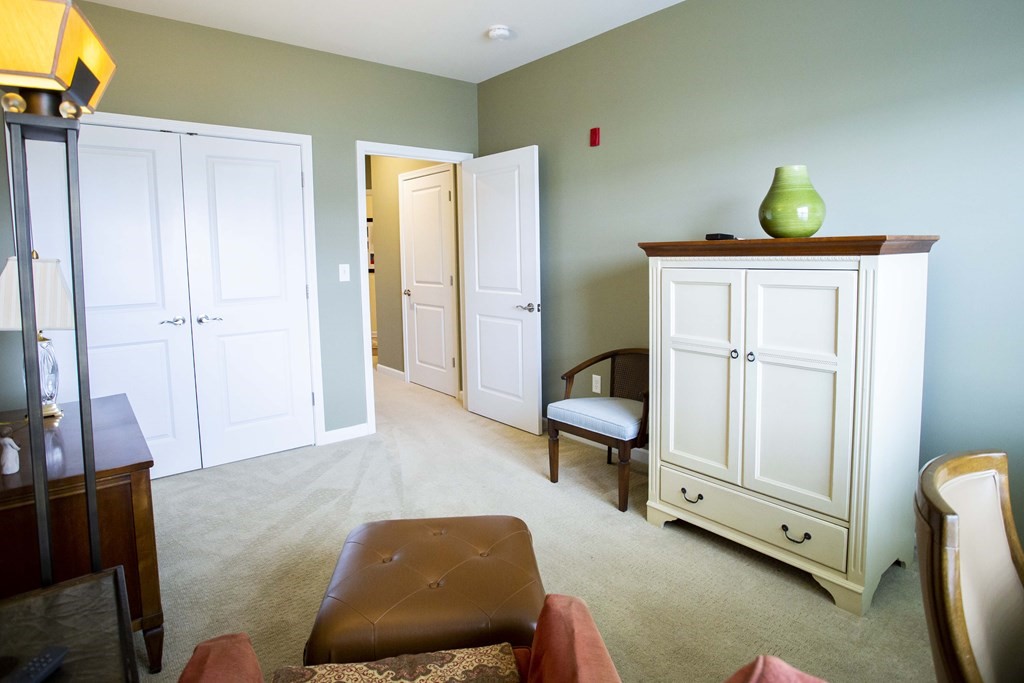 10 Abigail Way, Unit 3004 Reading, MA 01867 - Photo 7 of 32 a living room with furniture and a window