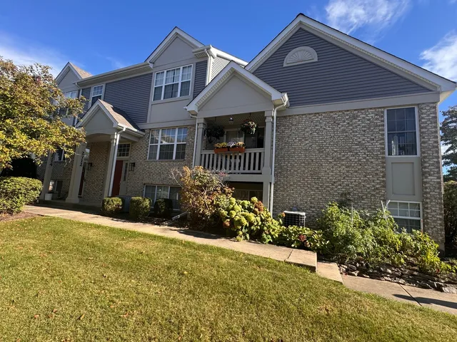 $2,300 | 2712 Woodmere Drive, Darien, IL 60561