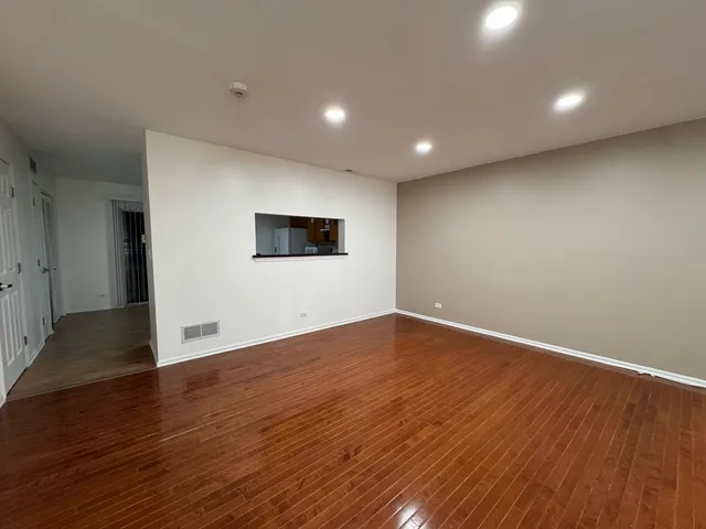 $2,300 | 2712 Woodmere Drive, Darien, IL 60561