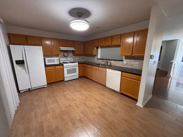 $2,300 | 2712 Woodmere Drive, Darien, IL 60561