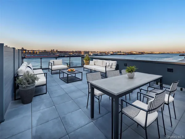 $1,125,000 | 21-31 Shore Boulevard, Unit 1E | Astoria