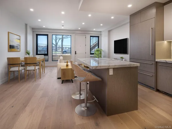 $1,125,000 | 21-31 Shore Boulevard, Unit 1E | Astoria