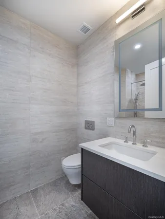 $1,125,000 | 21-31 Shore Boulevard, Unit 1E | Astoria
