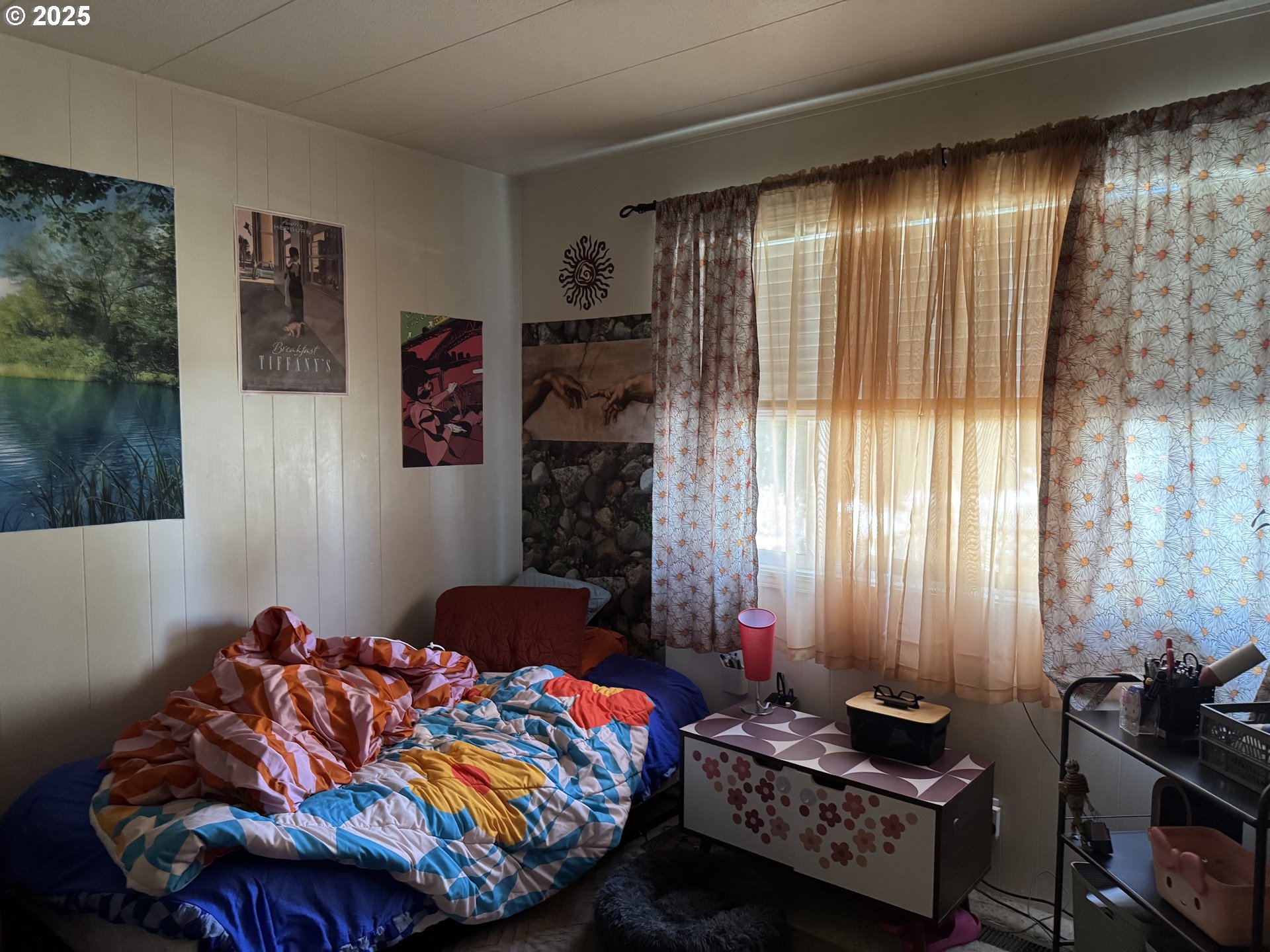 3955 South Stage Road, Unit 6 Medford, OR 97501 - Photo 11 of 21 a bedroom with bed and a window