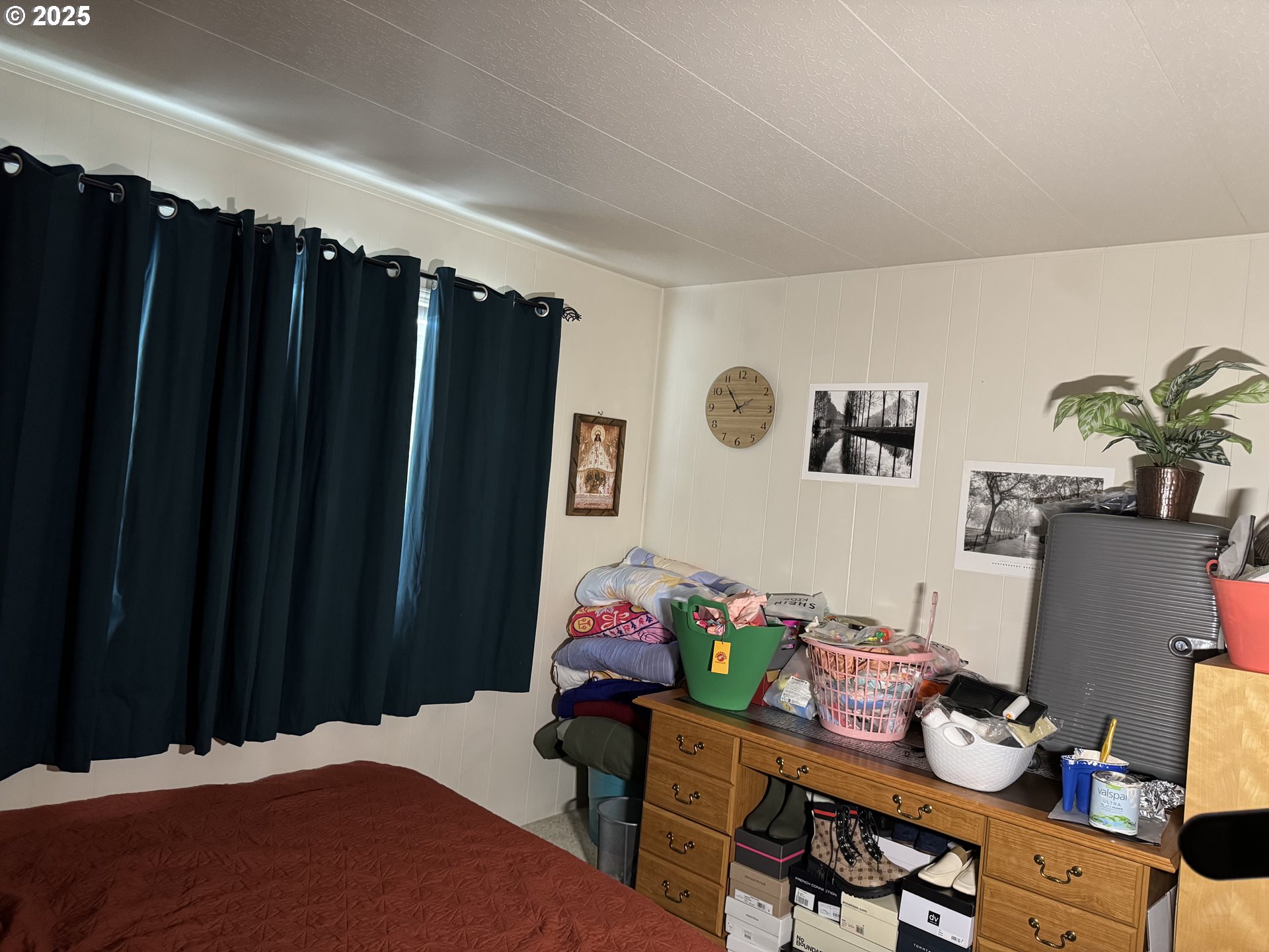3955 South Stage Road, Unit 6 Medford, OR 97501 - Photo 14 of 21 a bedroom with a bed and a table