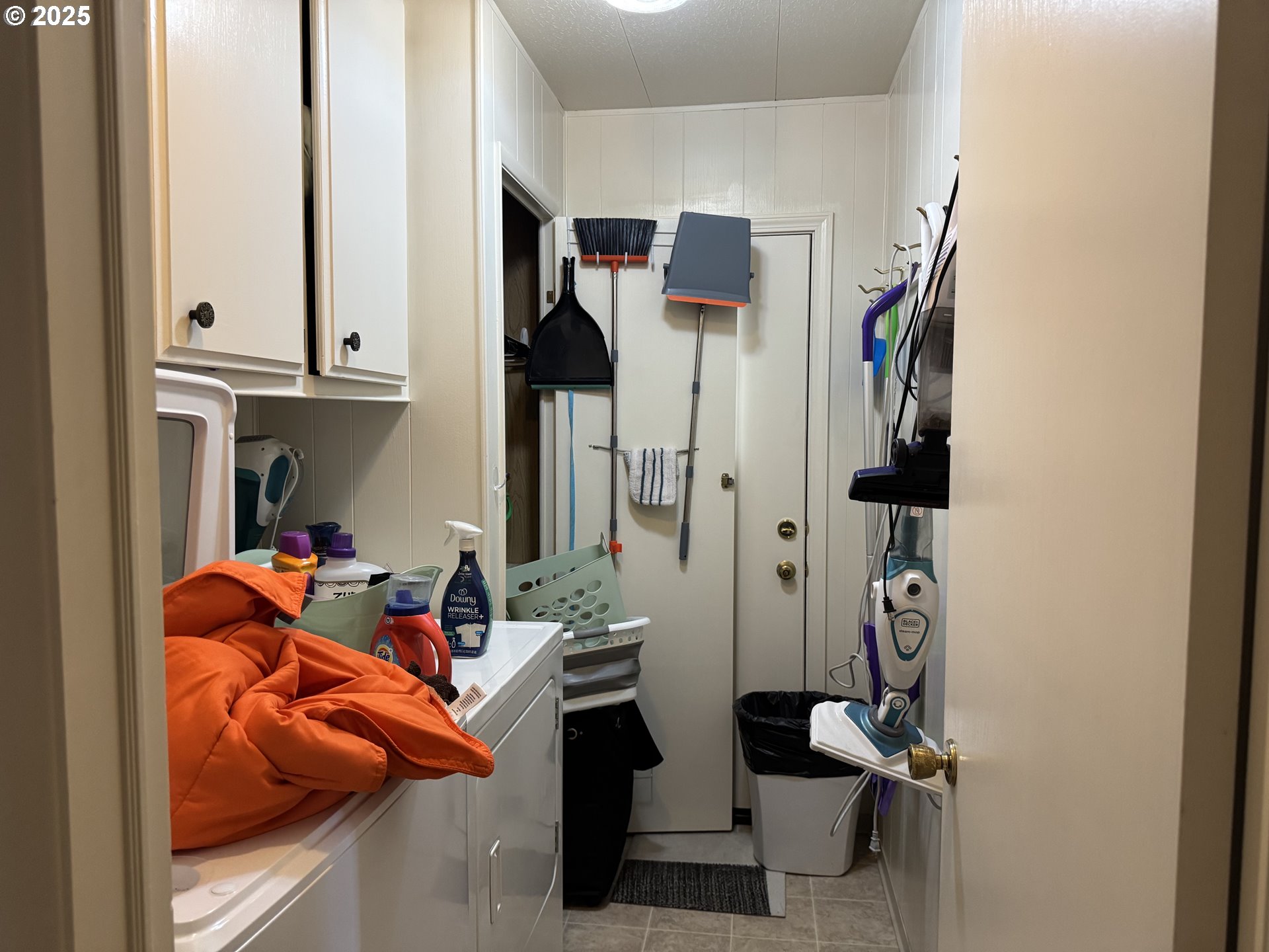3955 South Stage Road, Unit 6 Medford, OR 97501 - Photo 15 of 21 a view of living room with furniture and a window