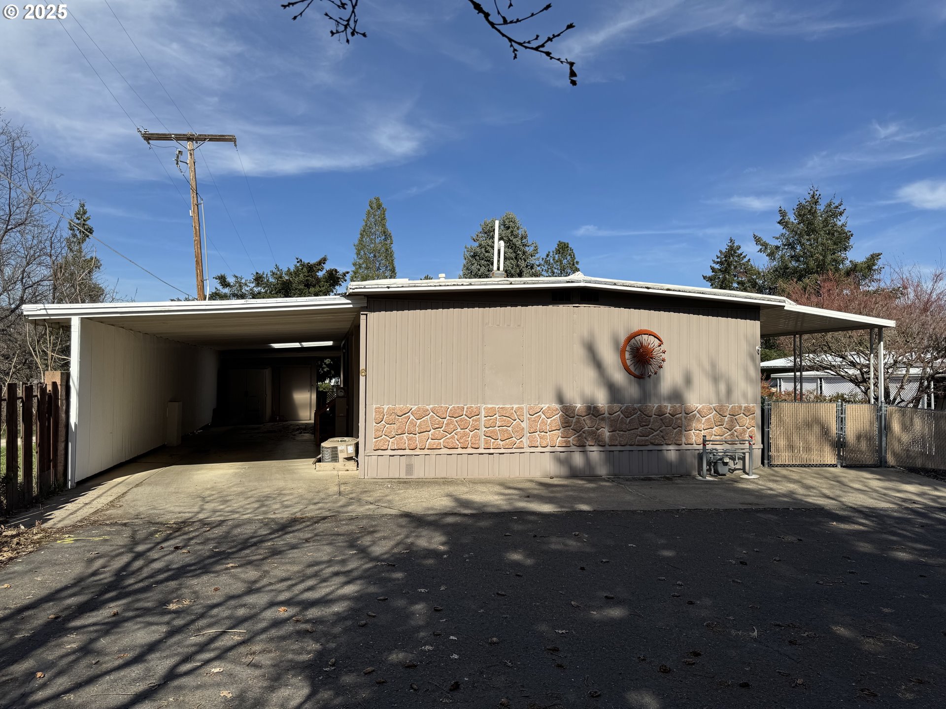 3955 South Stage Road, Unit 6 Medford, OR 97501 - Photo 19 of 21 a view of a car garage
