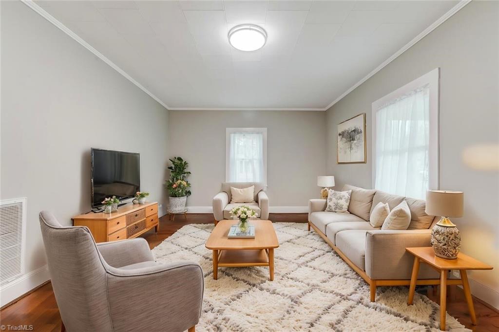 439 Morgan Road Eden, NC 27288 - Photo 7 of 30 Living room (virtual staging)