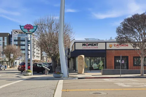 a view of a building entrance