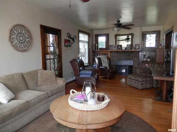 $329,900 | 369 Knox Highway 23, Abingdon, IL 61410