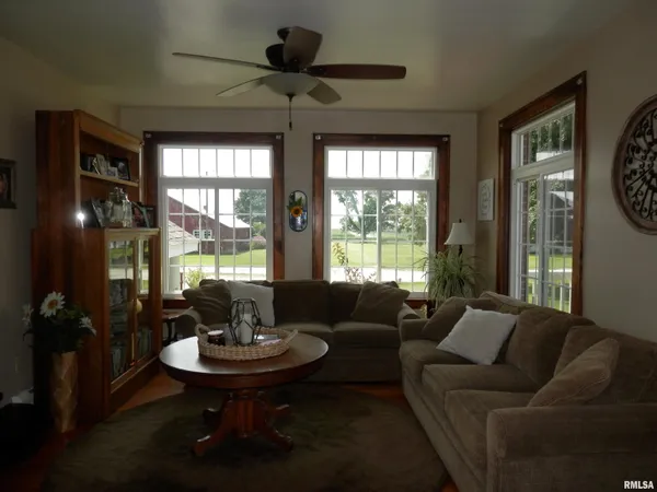 $329,900 | 369 Knox Highway 23, Abingdon, IL 61410