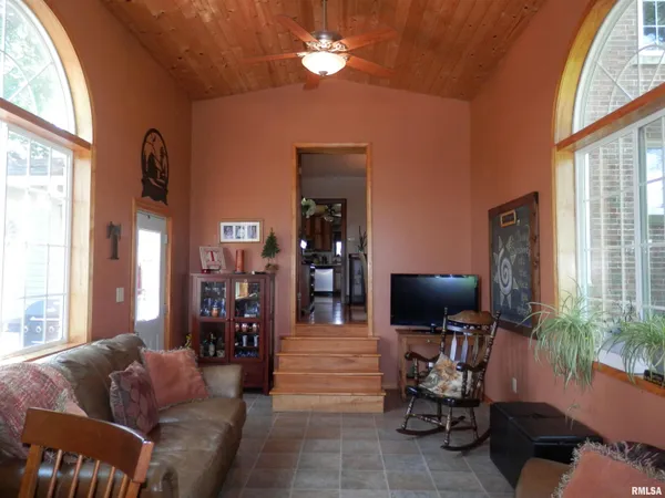 $329,900 | 369 Knox Highway 23, Abingdon, IL 61410