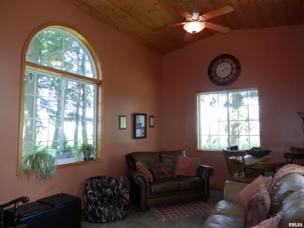 $329,900 | 369 Knox Highway 23, Abingdon, IL 61410