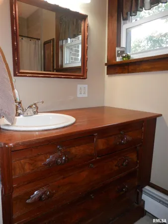 $329,900 | 369 Knox Highway 23, Abingdon, IL 61410