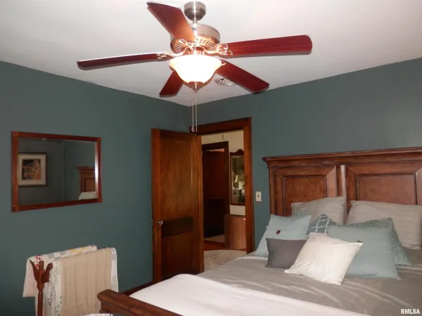 $329,900 | 369 Knox Highway 23, Abingdon, IL 61410