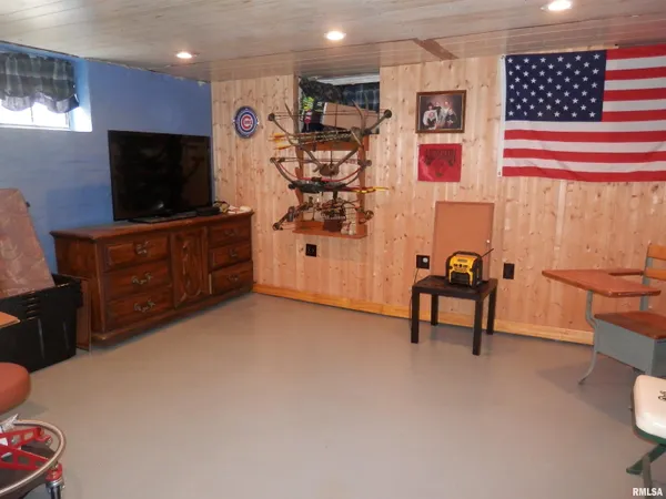 $329,900 | 369 Knox Highway 23, Abingdon, IL 61410