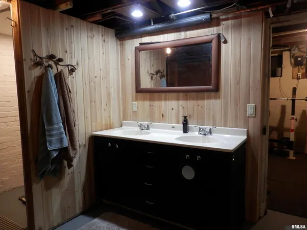 $329,900 | 369 Knox Highway 23, Abingdon, IL 61410