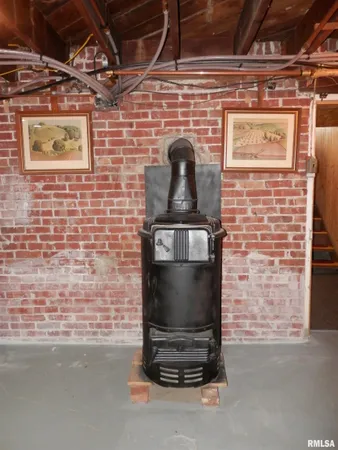 $329,900 | 369 Knox Highway 23, Abingdon, IL 61410