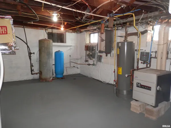 $329,900 | 369 Knox Highway 23, Abingdon, IL 61410