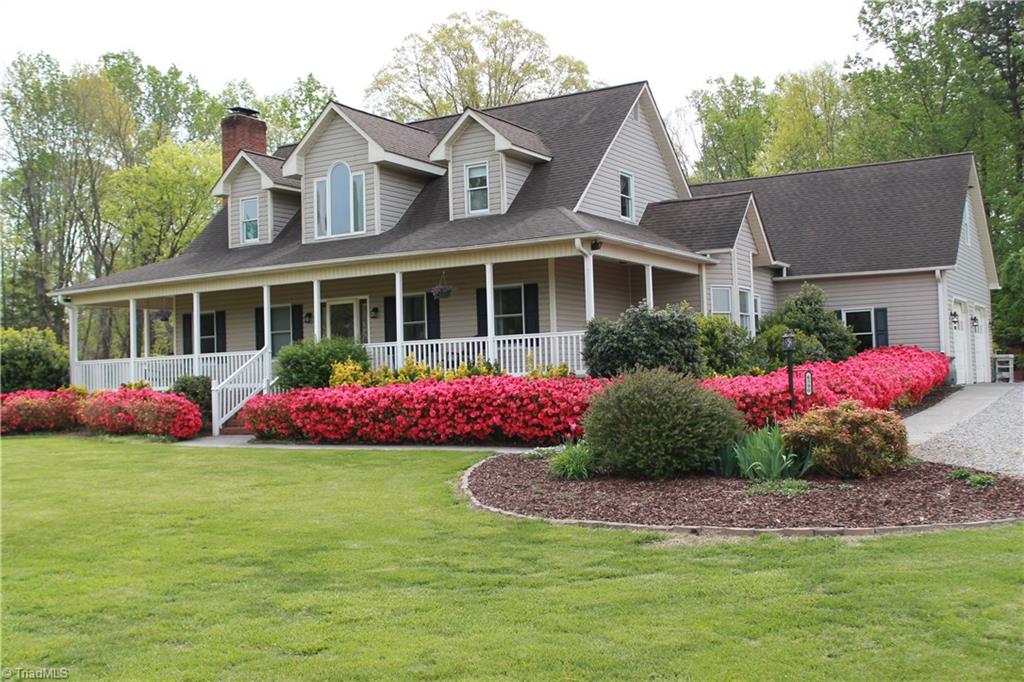6590 Idols Road Clemmons, NC 27012 - Photo 3 of 26 Spring blooms