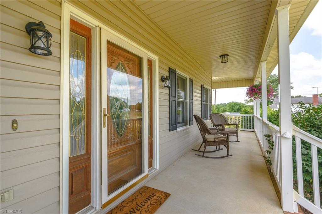 6590 Idols Road Clemmons, NC 27012 - Photo 4 of 26 Gallery Image 4