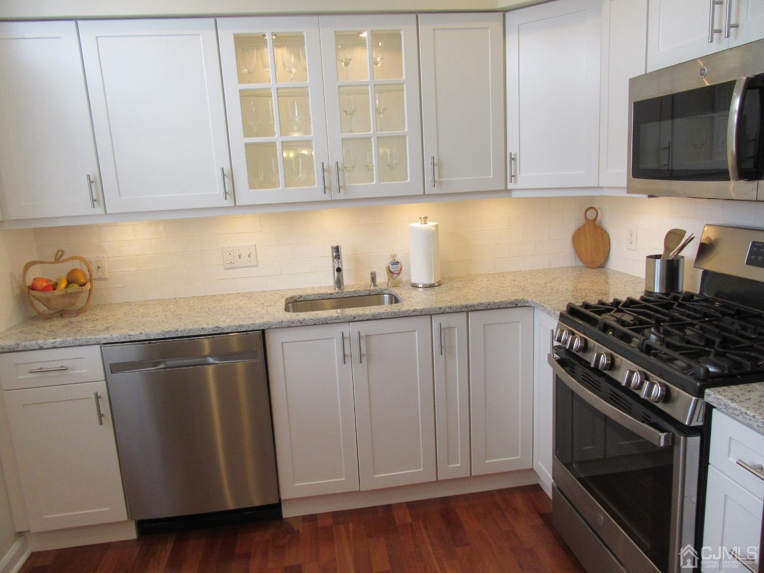 42 Winthrop Road Monroe Township, NJ 08831 - Photo 8 of 31 Gallery Image 8