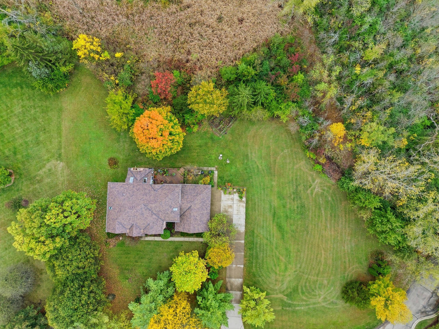 4420 Stonehaven Drive Long Grove, IL 60047 - Photo 52 of 59 a view of a garden