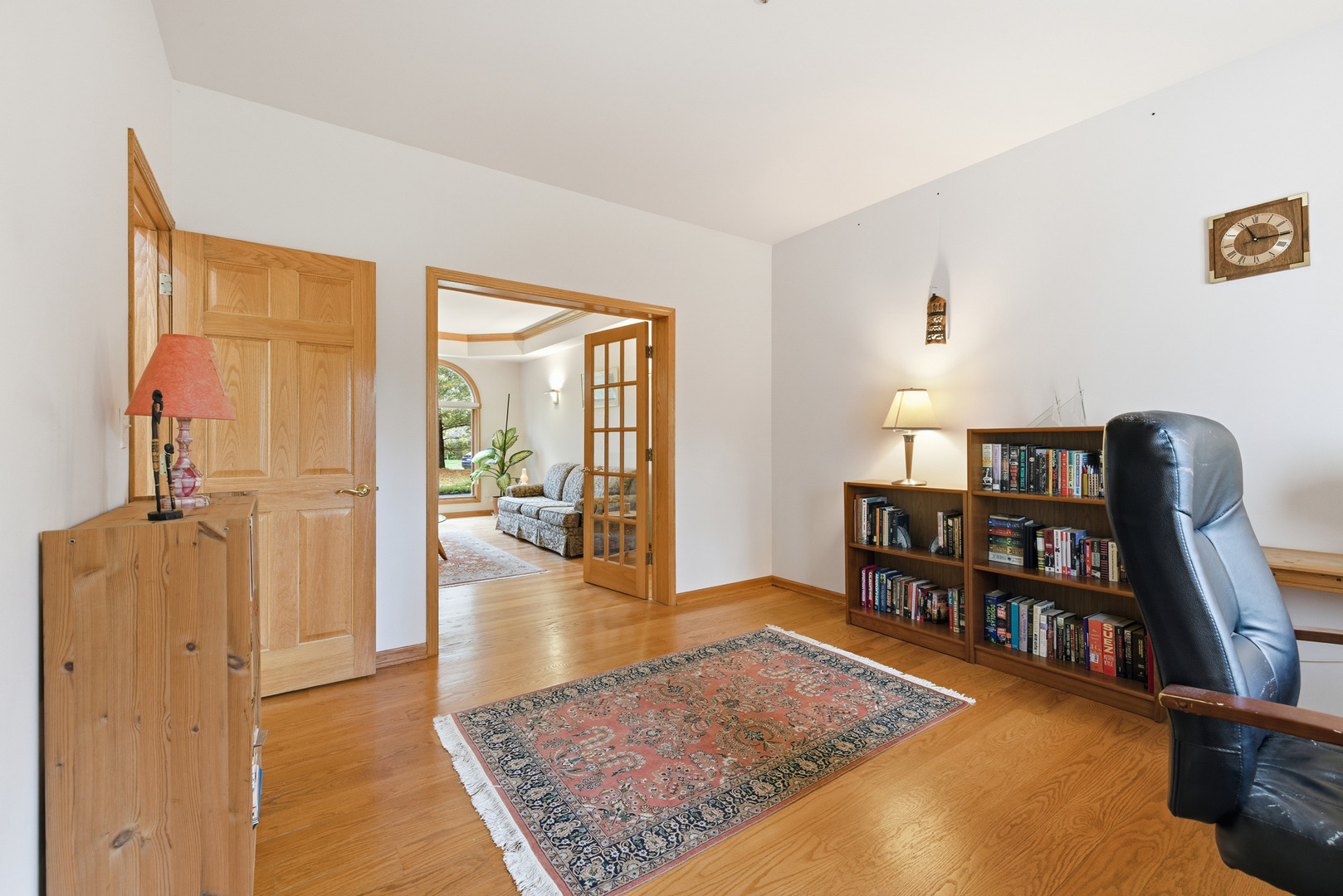 4420 Stonehaven Drive Long Grove, IL 60047 - Photo 6 of 59 a view of a livingroom with furniture and front door