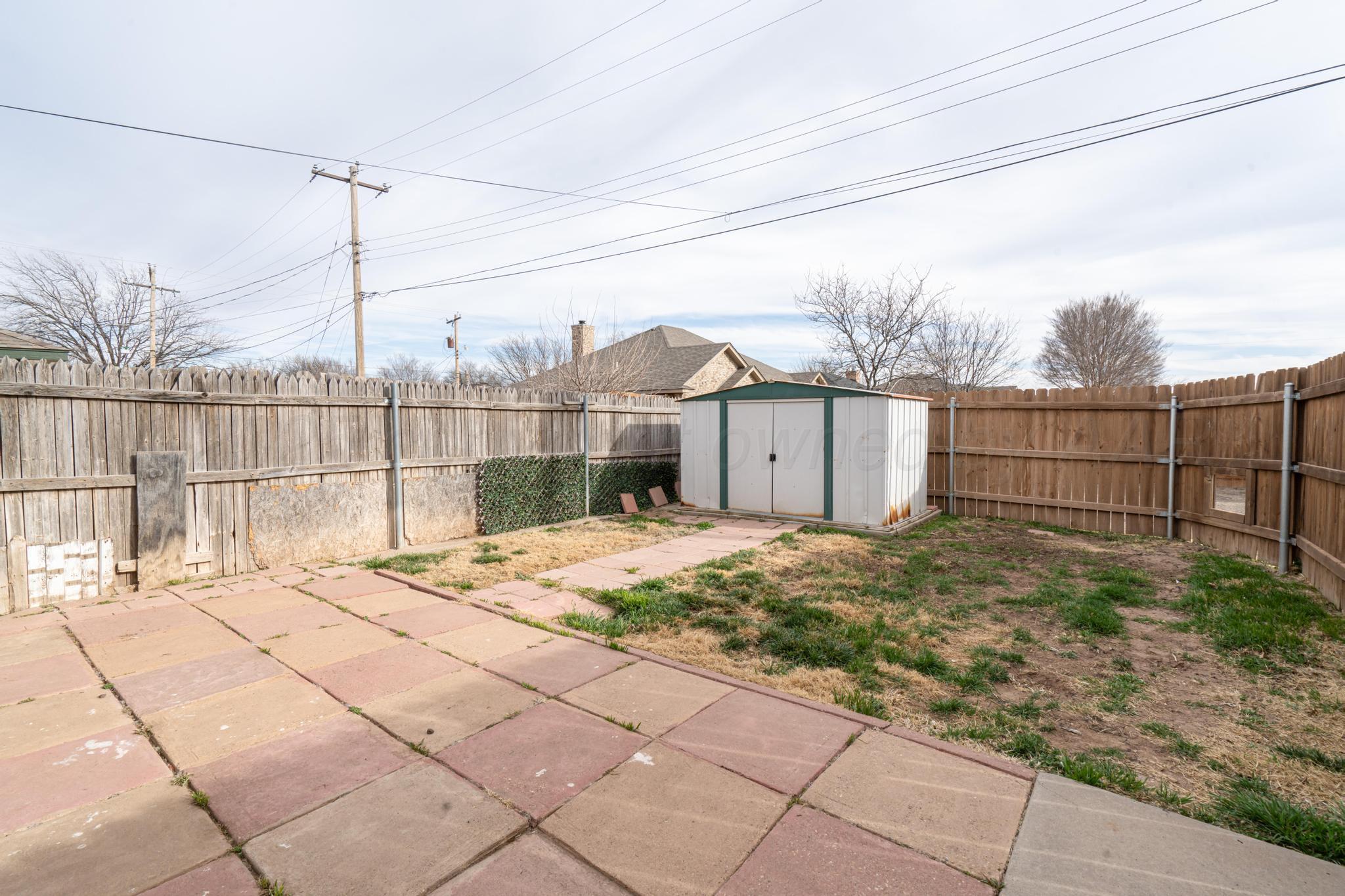 2205 Troveta Drive Amarillo, TX 79110 - Photo 24 of 28 a view of a backyard