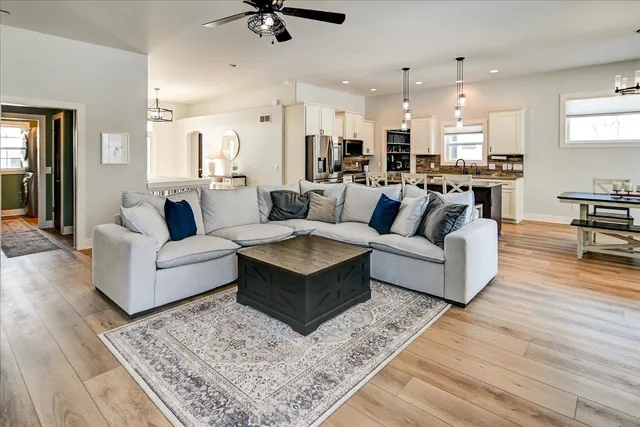 $794,900 | 3016 Midnight Sun Drive, Sun Prairie, WI 53590