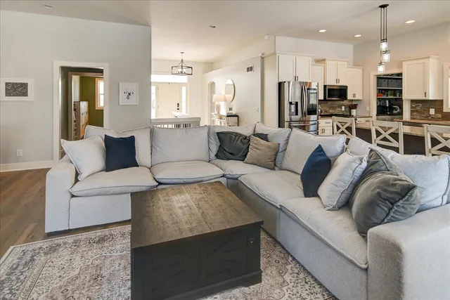 $794,900 | 3016 Midnight Sun Drive, Sun Prairie, WI 53590