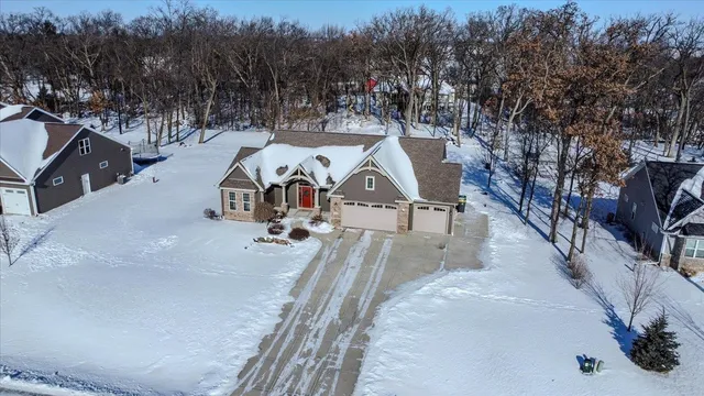 $794,900 | 3016 Midnight Sun Drive, Sun Prairie, WI 53590