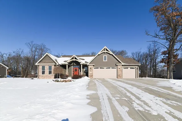 $794,900 | 3016 Midnight Sun Drive, Sun Prairie, WI 53590