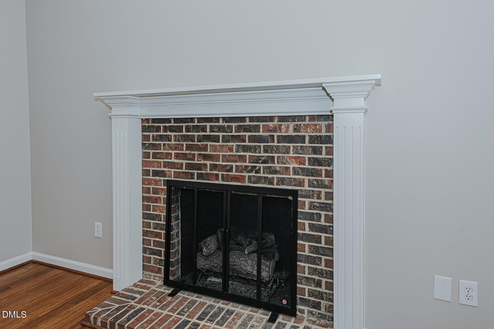 802 South Third Street Mebane, NC 27302 - Photo 14 of 41 a room with fireplace