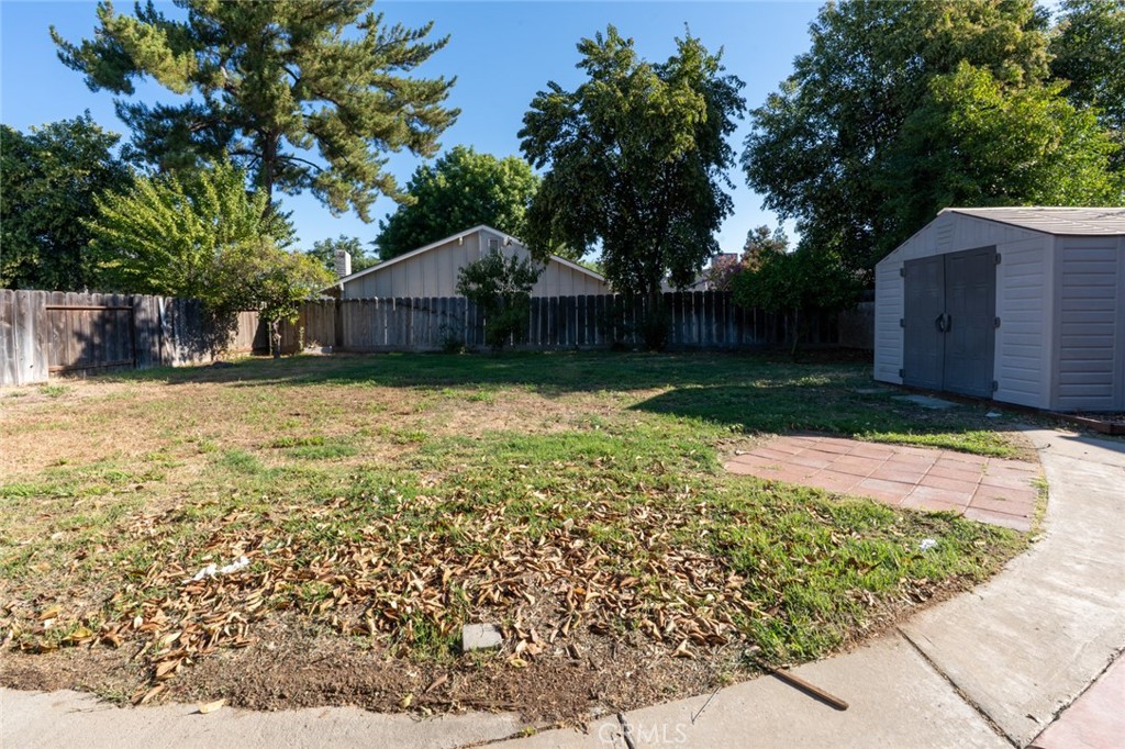 677 Northwood Drive Merced, CA 95348 - Photo 22 of 26 a backyard of a house