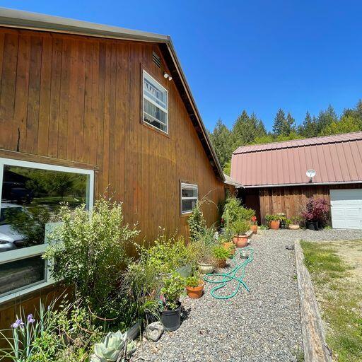435 Cathey Ranch Road Miranda, CA 95553 - Photo 3 of 41