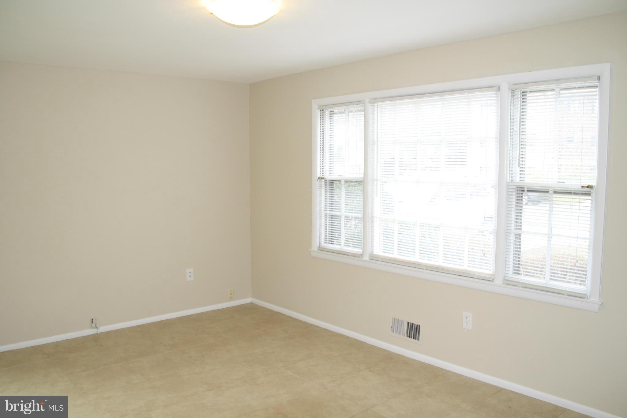 11509 Bucknell Drive Silver Spring, MD 20902 - Photo 5 of 23 Large Country Eat-In Kitchen