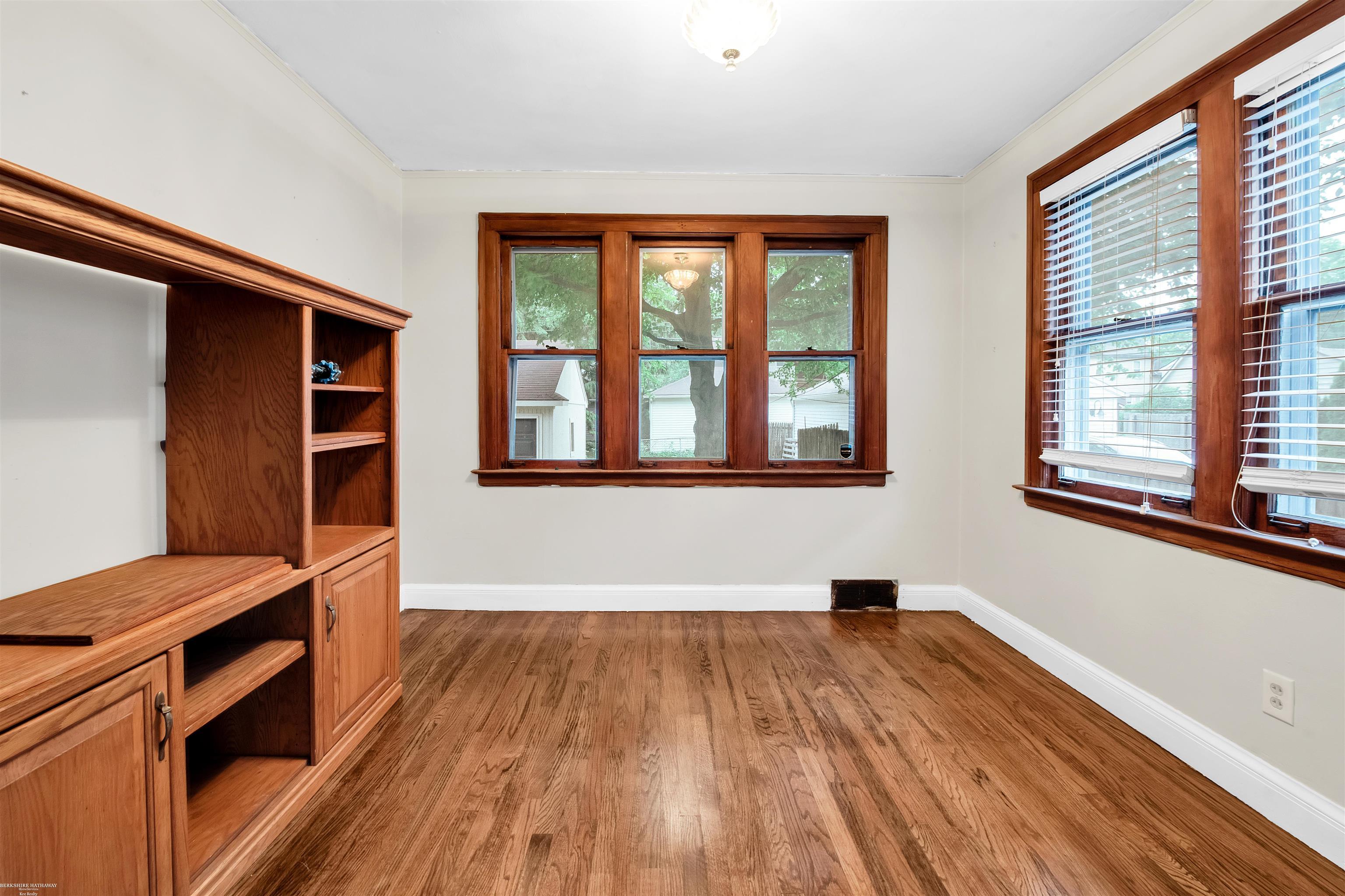 893 Rivard Boulevard Grosse Pointe, MI 48230 - Photo 12 of 27 50112072-11.JPG