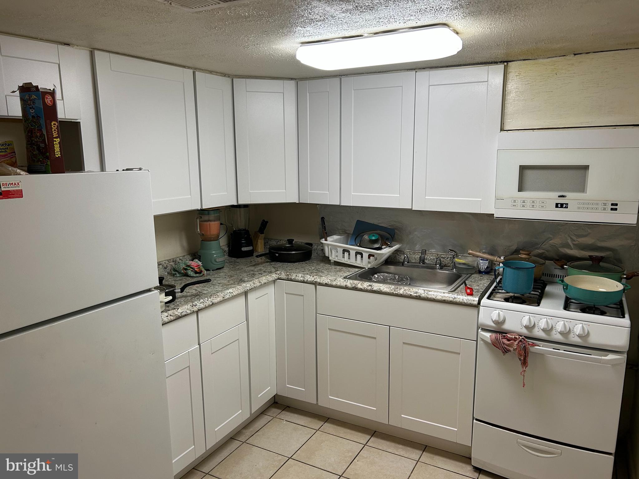 35 Willow Court Elkton, MD 21921 - Photo 3 of 10 a kitchen with a sink and cabinets