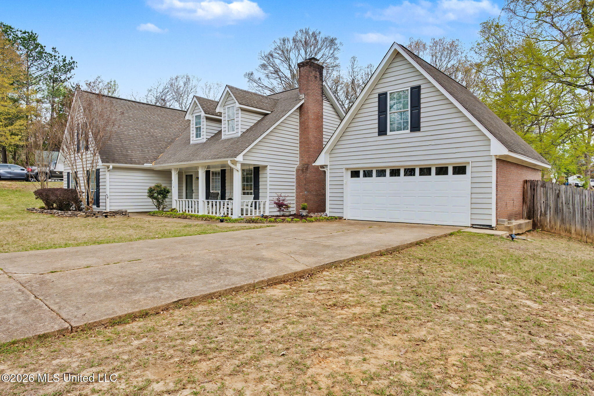 4310 Windermere Drive Nesbit, MS 38651 - Photo 2 of 42 2 car garage!