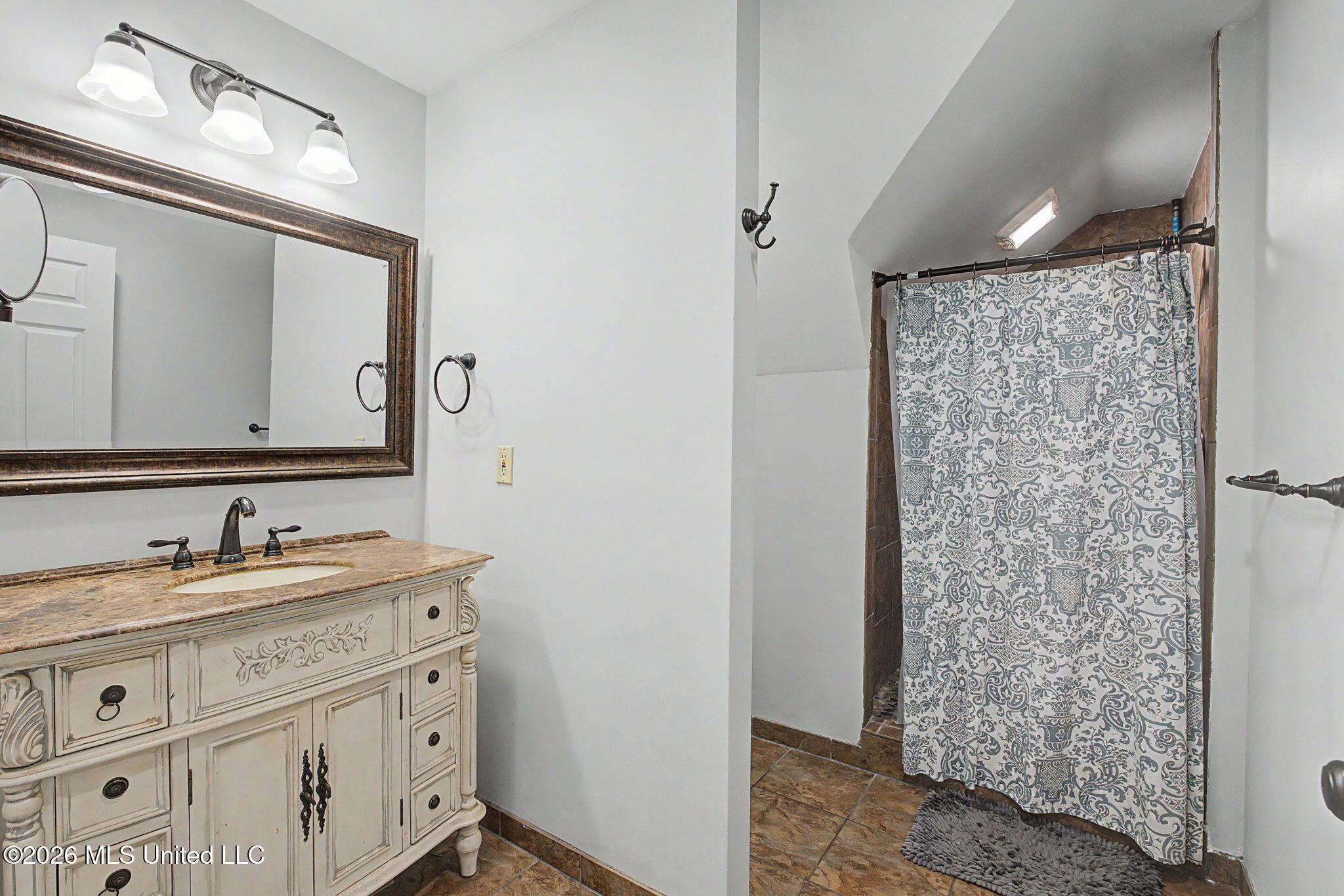 4310 Windermere Drive Nesbit, MS 38651 - Photo 27 of 42 Primary bathroom