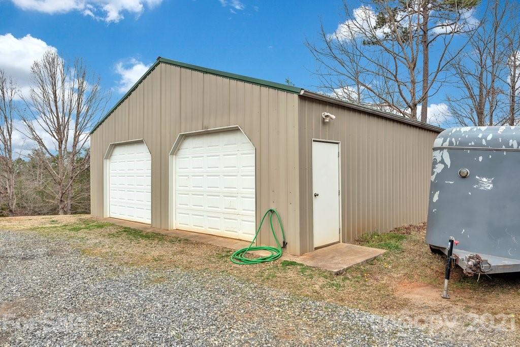 3683 Big Island Road Rutherfordton, NC 28139 - Photo 15 of 41 a backyard of a house