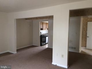 2 Luffing Court Baltimore, MD 21221 - Photo 4 of 8 Living Room