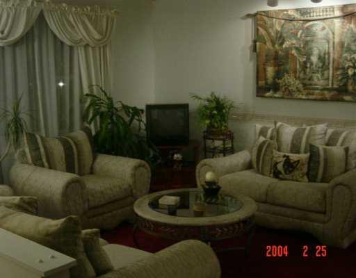 189 Hunting Creek Road Canonsburg, PA 15317 - Photo 3 of 8 Living Room.