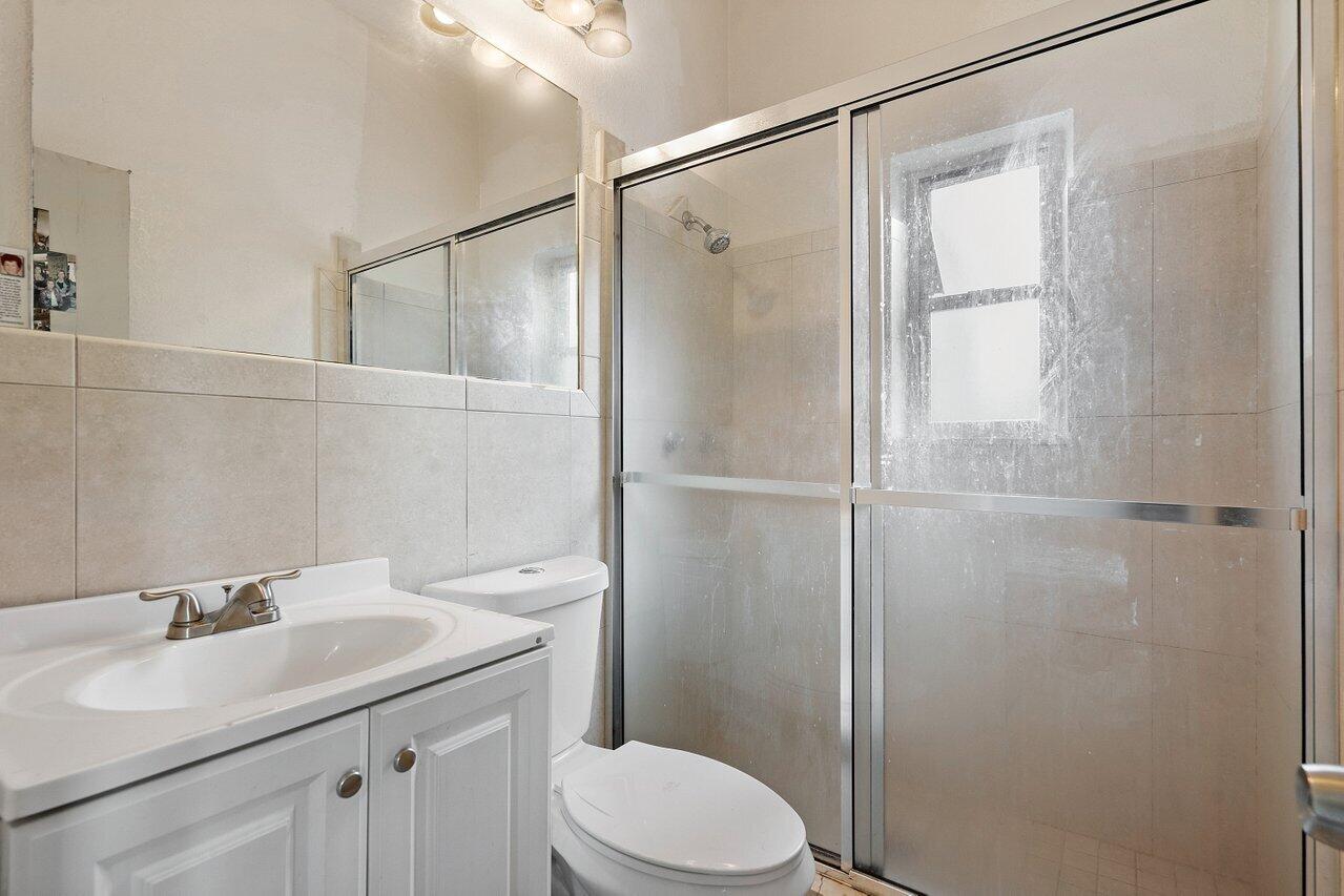5262 Club Road Haverhill, FL 33415 - Photo 20 of 27 021-5262ClubRoad-Haverhill-FL-33415-SMAL